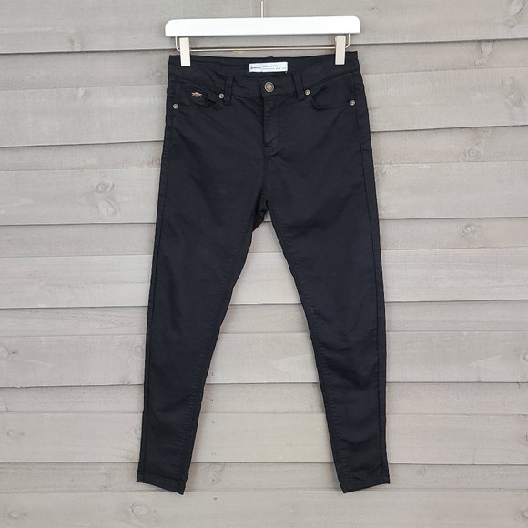 stradivarius body shape jeans